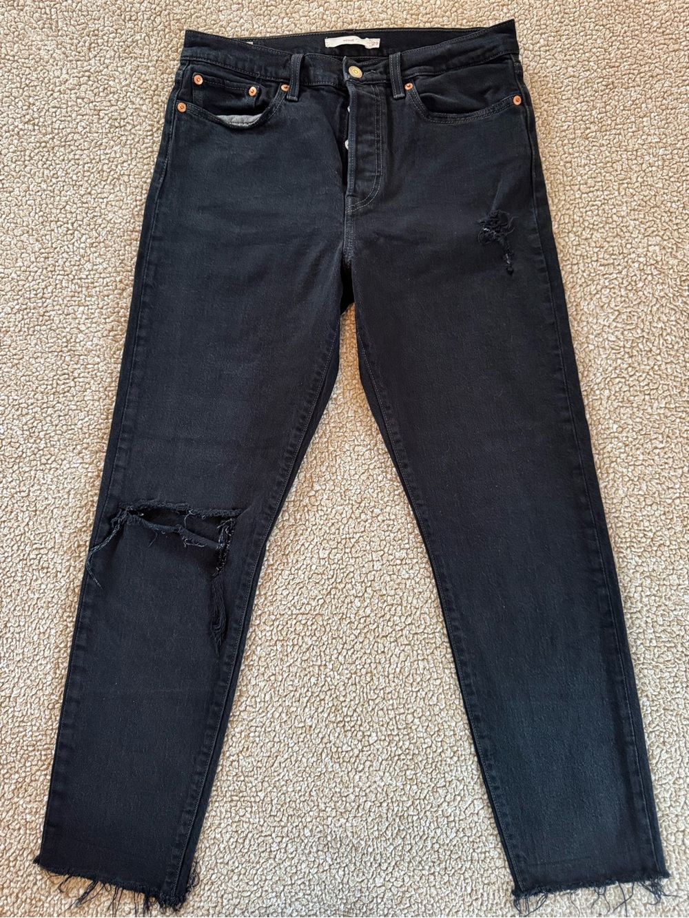 Levi’s Premium Wedgie Fit Black Distressed Jeans Size 29